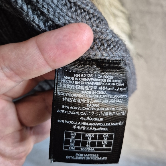 Guess Gray Sweater Vest with Faux Fur Trim Medium - Picture 4 of 5